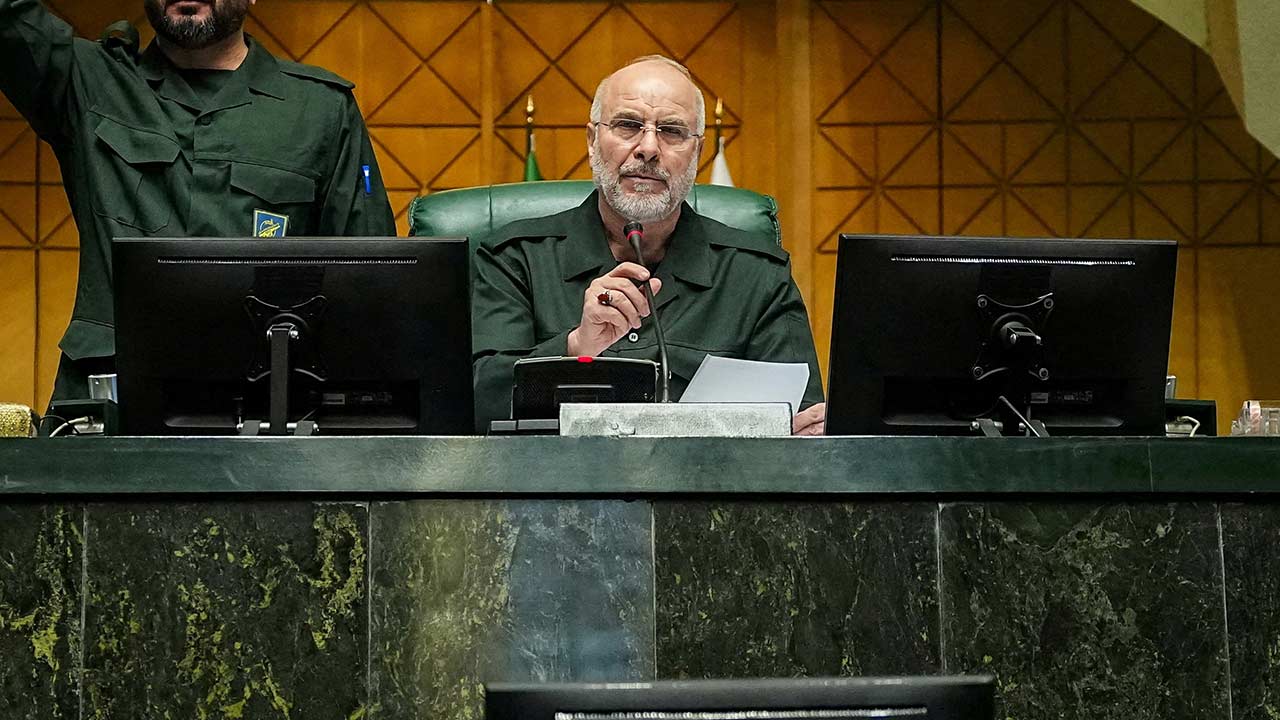 ইরান মধ্যপ্রাচ্যের গুরুত্বপূর্ণ নৌপ্রবাহBab-আল-মানদেব প্রণালির ওপর সতর্কবার্তা দিয়েছে