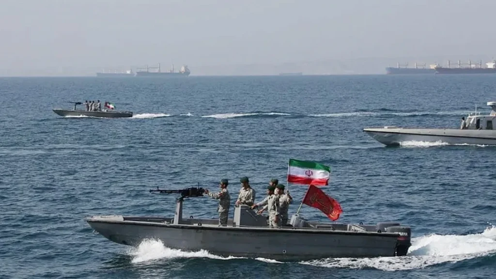 হরমুজ প্রণালিতে উত্তেজনা: মার্কিন অবরোধ ও জাহাজ জব্দের পাল্টাপাল্টি অভিযোগে অনিশ্চিত যুদ্ধবিরতি