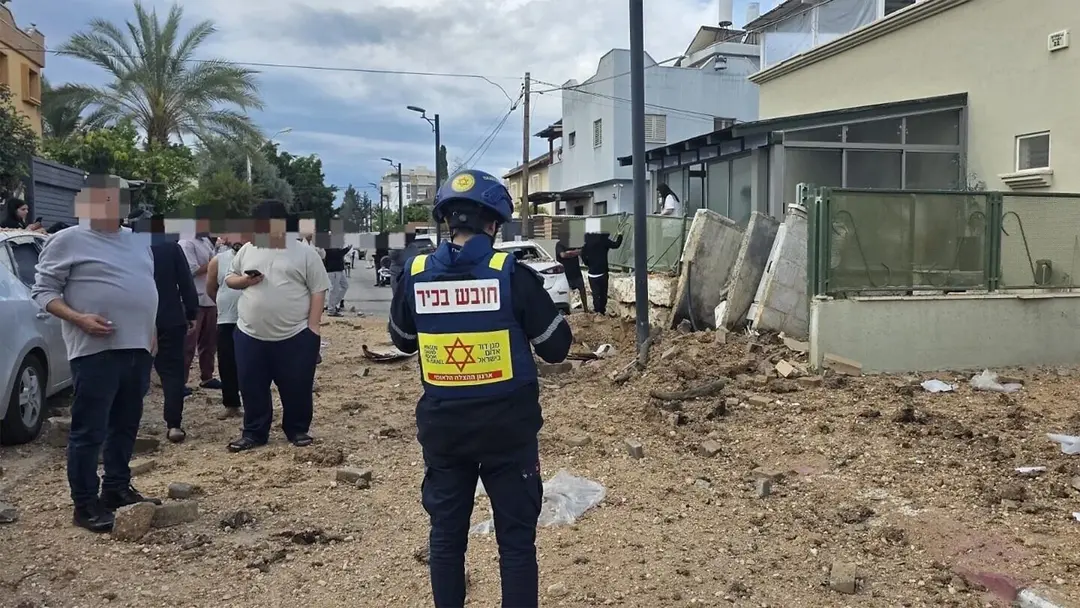ইরান মধ্য ইসরায়েলের দিকে ক্লাস্টার মিসাইল ছুড়েছে