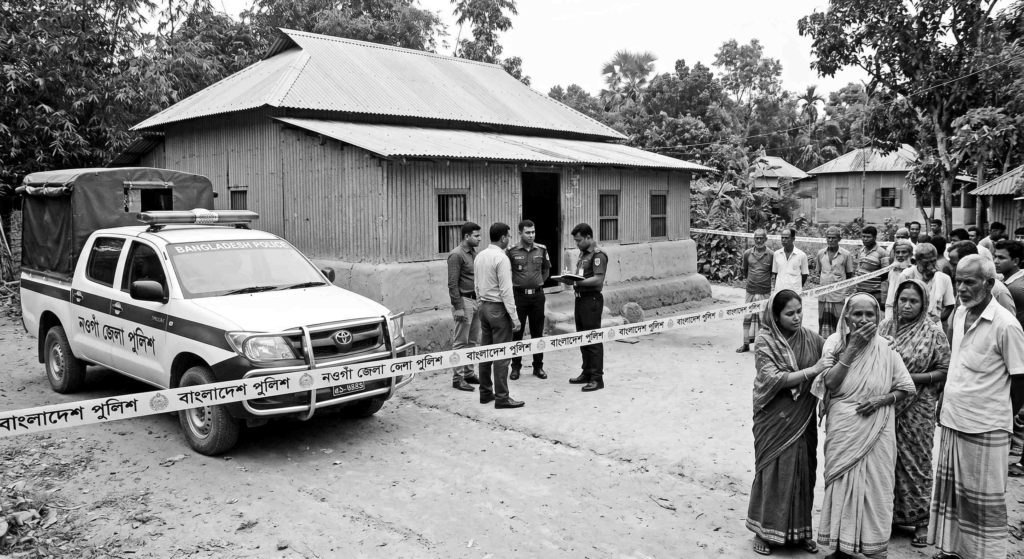 নওগাঁর নিয়ামতপুরে একই পরিবারের চার সদস্যকে গলা কেটে হত্যা