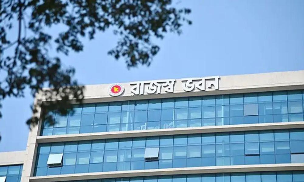 লক্ষ্যমাত্রার চেয়ে রাজস্ব ঘাটতি ৯৮ হাজার কোটি টাকা: রেকর্ড ছাড়ানোর শঙ্কায় অর্থনীতি