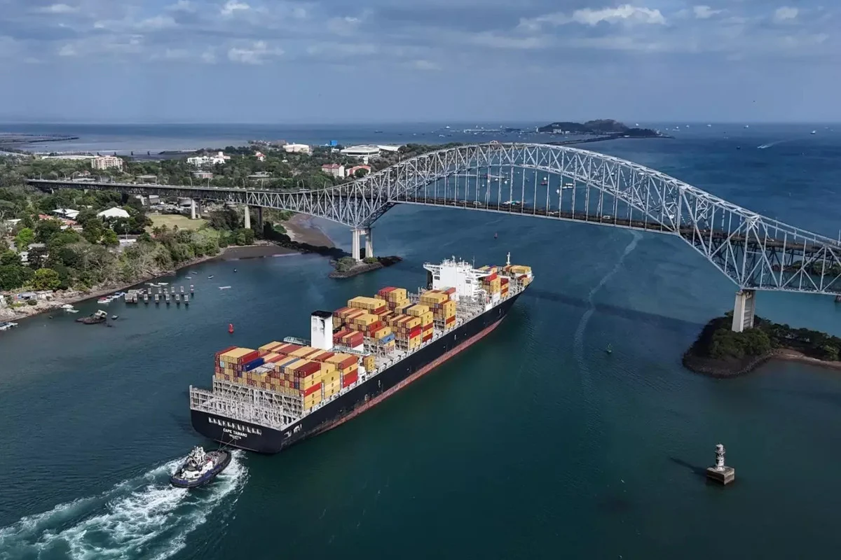 ভূ-রাজনৈতিক উত্তেজনায় পানামা খালে জাহাজজট: ৪ মিলিয়ন ডলারে স্লট কিনল এলএনজি ট্যাঙ্কার