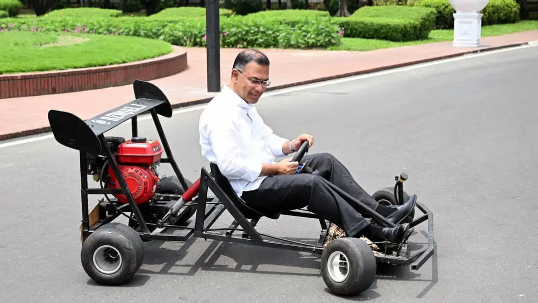 তারেক রহমানের উপস্থিতিতে দেশীয় প্রযুক্তিতে উদ্ভাবিত গো-কার্ট প্রদর্শন: তরুণদের সৃজনশীলতায় সহায়তার আশ্বাস