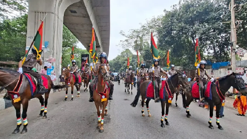 ঢাকা বিশ্ববিদ্যালয়ের বৈশাখী শোভাযাত্রায় ডিএমপির অশ্বারোহী দলের অংশগ্রহণ