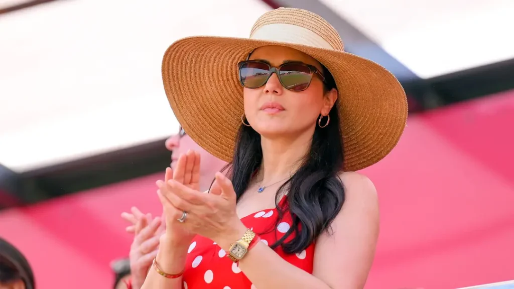 নারীর মর্যাদা ও সমতা নিয়ে প্রীতি জিনতার বলিষ্ঠ প্রতিবাদ: সামাজিক যোগাযোগমাধ্যমে প্রশংসার ঝড়