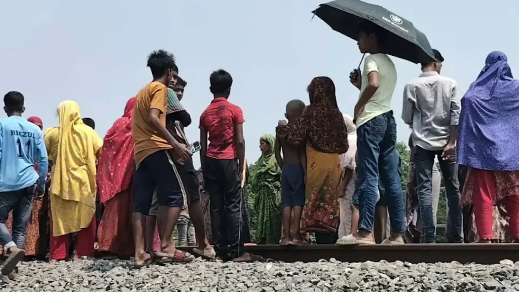 নড়াইলে ট্রেনের নিচে পড়ে মা ও শিশুর মৃত্যু