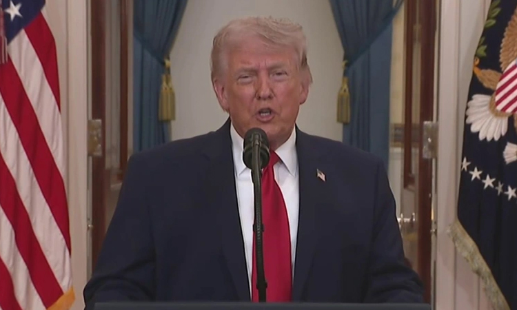 মার্কিন নভোচারীদের চাঁদ অভিযানের সফলতার জন্য ট্রাম্পের অভিনন্দন