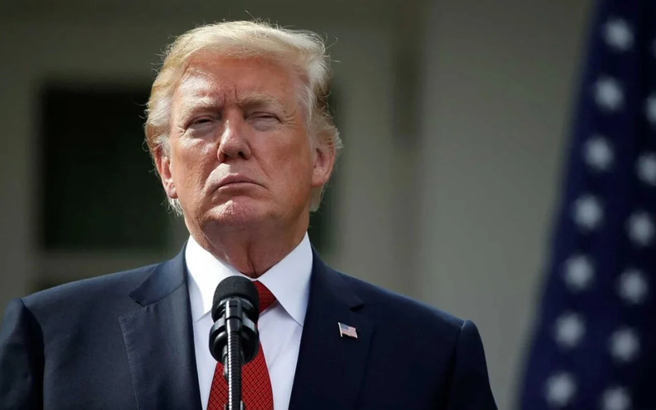 হরমুজ প্রণালিতে জাহাজ চলাচলে ‘অবরোধ’ আরোপের হুঁশিয়ারি ট্রাম্পের, ইরানকে লক্ষ্য করে কঠোর বার্তা