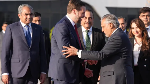 মধ্যপ্রাচ্যে ইরান–যুক্তরাষ্ট্র আলোচনায় অচলাবস্থা, যুদ্ধবিরতি টিকে থাকার অনিশ্চয়তা