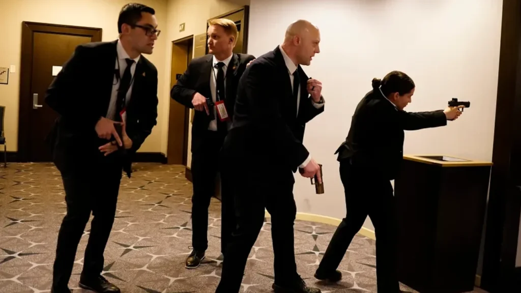 ওয়াশিংটন ডিসিতে হোয়াইট হাউস সংবাদদাতাদের নৈশভোজে গোলাগুলি: নিরাপদ স্থানে প্রেসিডেন্ট ট্রাম্প