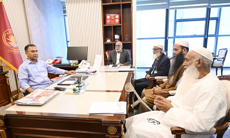 প্রধানমন্ত্রী তারেক রহমানের সঙ্গে ওয়াকফ প্রশাসকের সৌজন্য সাক্ষাৎ