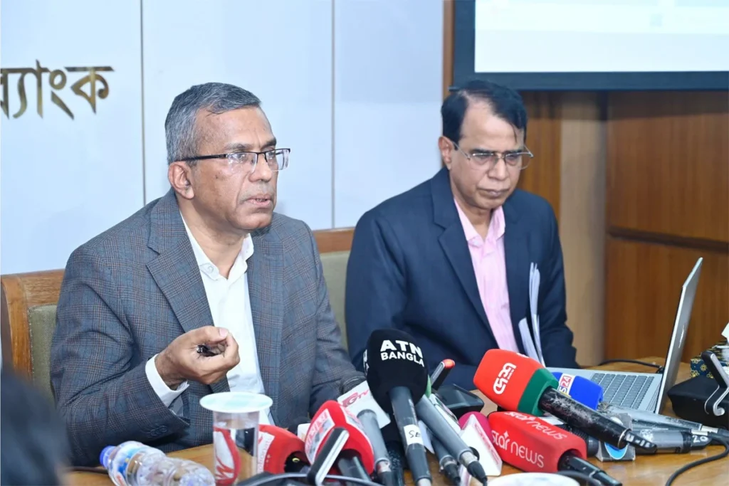 ব্যাংক খাত থেকে ৫ লাখ কোটি টাকা লোপাটের তথ্য প্রকাশ: অর্থনীতি পুনরুদ্ধারে ৬০ হাজার কোটি টাকার প্রণোদনা ঘোষণা