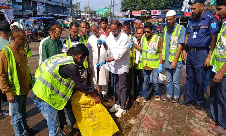 কোরবানির বর্জ্য দ্রুত অপসারণে টাঙ্গাইলে পরিচ্ছন্নতা কার্যক্রমের উদ্বোধন করেছেন মৎস্য ও প্রাণিসম্পদ প্রতিমন্ত্রী