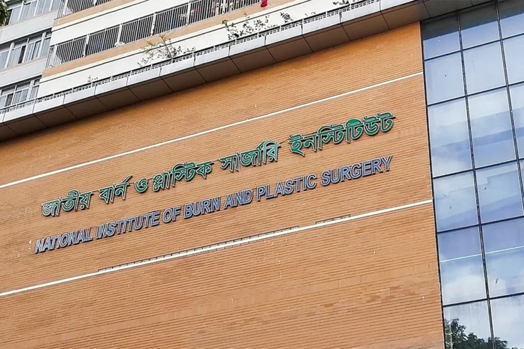 কদমতলীতে গ্যাস সিলিন্ডার বিস্ফোরণে একই পরিবারের শিশুসহ দগ্ধ ৫