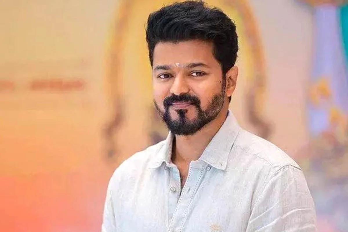 থালাপতি বিজয়ের ঐতিহাসিক শপথ: প্রথম দিনেই ২০০ ইউনিট বিদ্যুৎ বিনামূল্যে ও নতুন জনকল্যাণমূলক কর্মসূচির ঘোষণা
