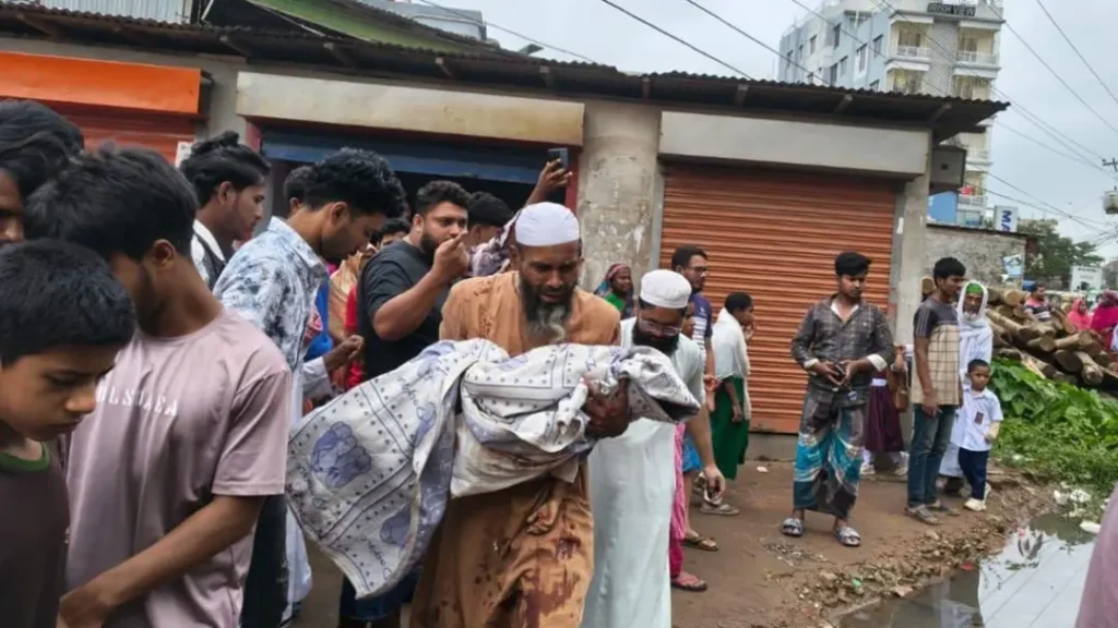 মোটরসাইকেল থেকে ছিটকে কভার্ডভ্যান চাপায় শিশুর মৃত্যু