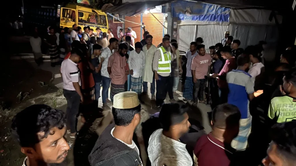 বেপরোয়া ট্রাক থামাতে গিয়ে গণপিটুনিতে চালক নিহত, আহত দুই