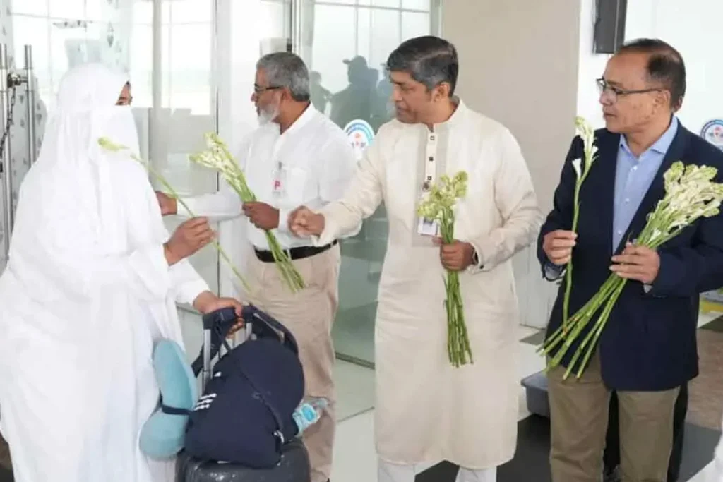 হজ শেষে দেশে ফিরলেন ৬ হাজারের বেশি হাজি, মৃত্যু হয়েছে ৩৭ বাংলাদেশির