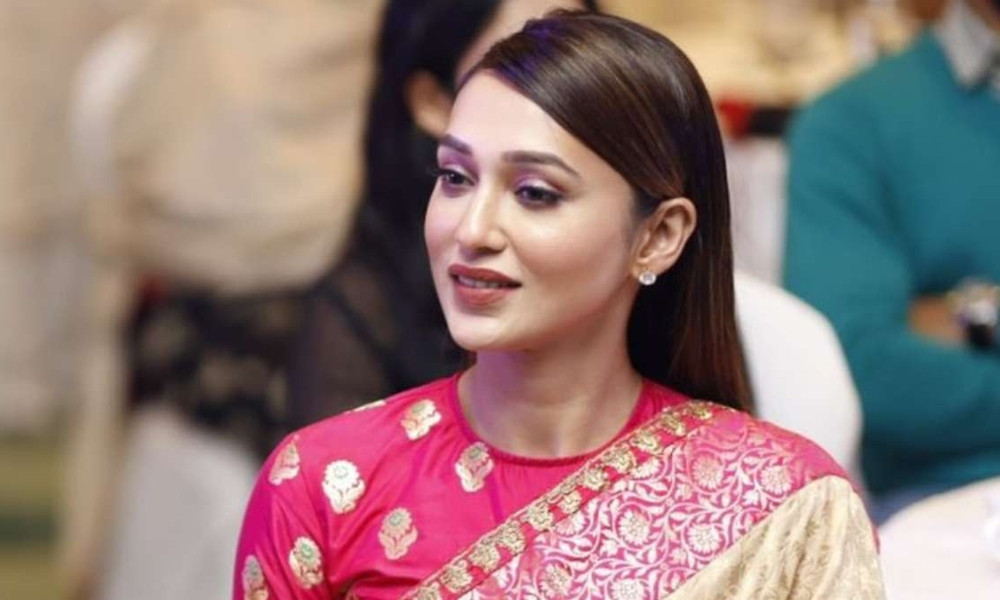 পশ্চিমবঙ্গের রাজনীতিতে নতুন সমীকরণের ইঙ্গিত: আরজি কর কাণ্ডের নির্যাতিতার মায়ের জয়ে মিমি চক্রবর্তীর প্রতিক্রিয়া