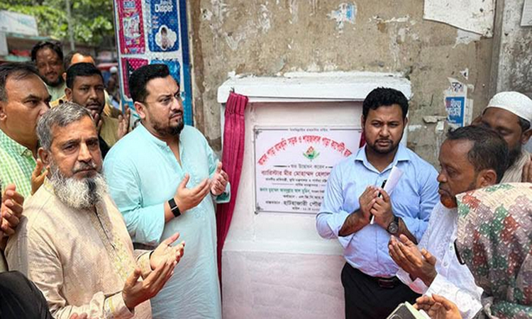 হাটহাজারীতে সরকারের বহুমুখী উন্নয়ন প্রকল্প ও ত্রাণ বিতরণ কার্যক্রমের উদ্বোধন