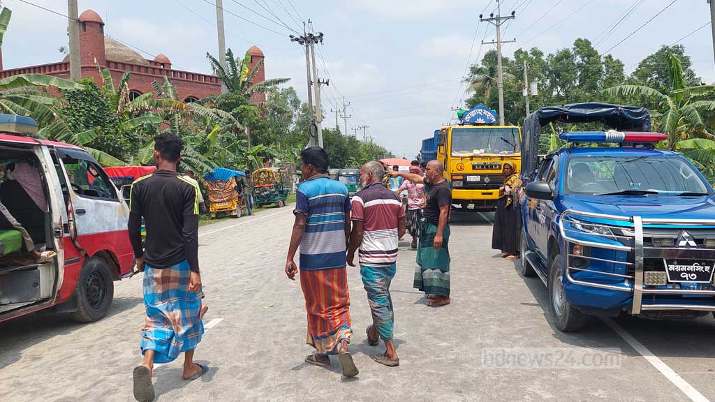 মুক্তাগাছায় ট্রাক-অটোরিকশা সংঘর্ষে ৩ নারী নিহত