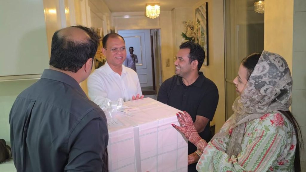 নবদম্পতিকে প্রধানমন্ত্রীর শুভেচ্ছা ও উপহার প্রদান