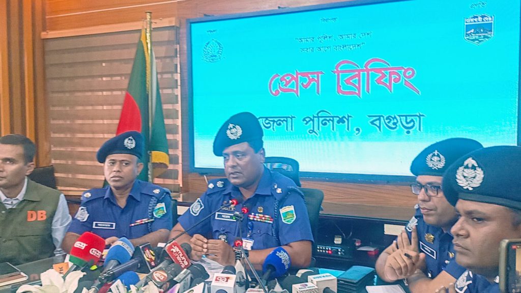 বগুড়ার গাবতলীতে গৃহবধূ রিতা মজুমদার হত্যা মামলার রহস্য উদ্ঘাটন: গ্রেপ্তার ২, হত্যায় ব্যবহৃত অস্ত্র উদ্ধার