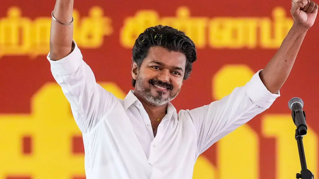 থালাপতি বিজয়ের দল টিভিকে বিধানসভা নির্বাচনে উল্লেখযোগ্য অগ্রগতি, সরকার গঠনের সমীকরণে নতুন আলোচনা