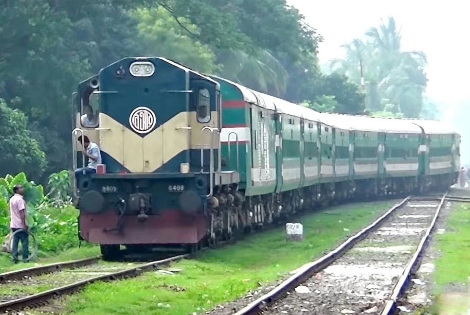 গাজীপুরে রেললাইনে গেমস খেলার সময় ট্রেনে কাটা পড়ে দুই কিশোরের মৃত্যু