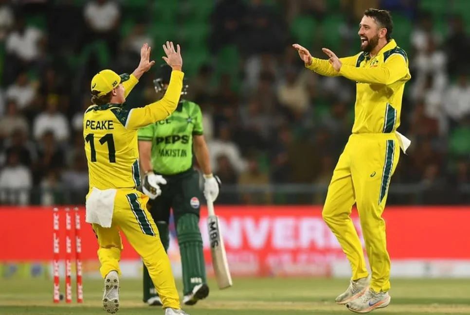 লাহোরে স্পিন বিষে পাকিস্তানের প্রতিরোধ ভেঙে অস্ট্রেলিয়ার সমতা
