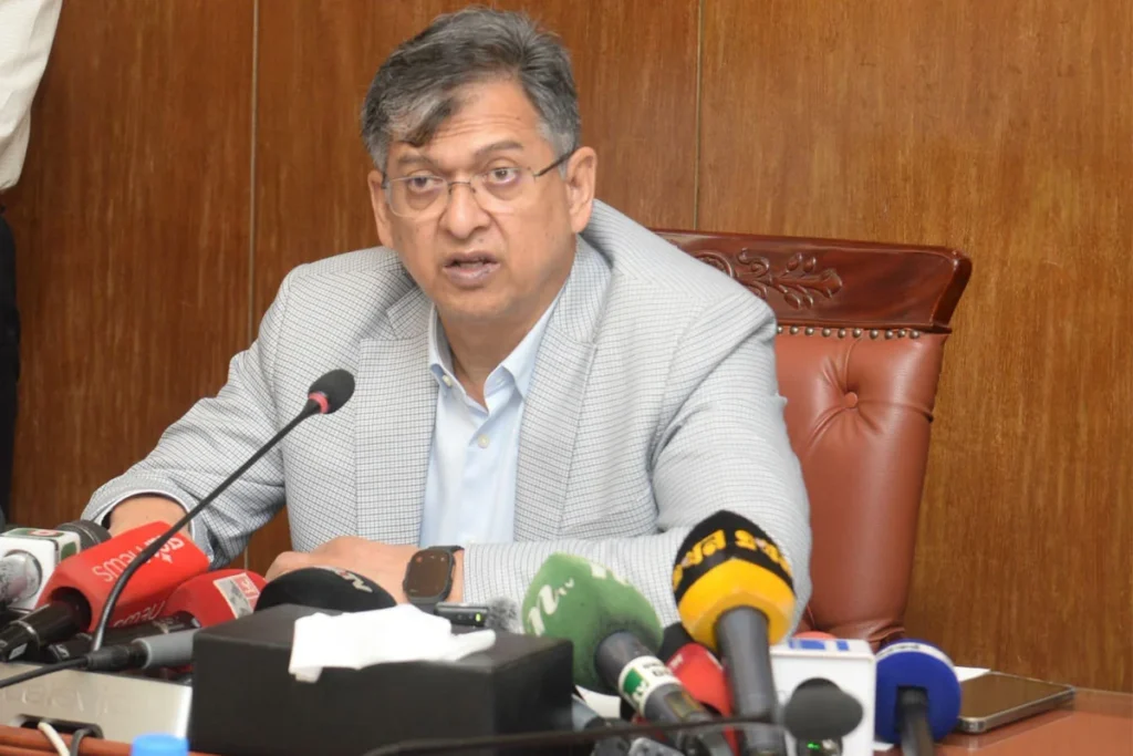 দুবাইয়ে সাবেক আইজিপি বেনজীর গ্রেফতার, দ্রুত দেশে ফেরানোর প্রক্রিয়া চলছে