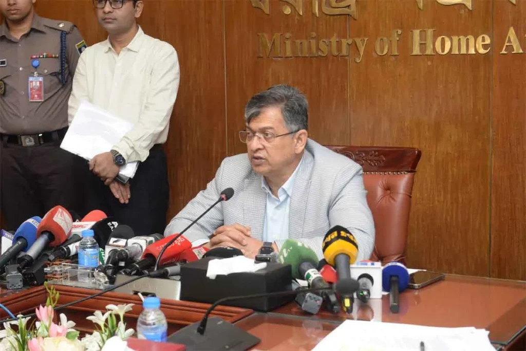আওয়ামী লীগের কার্যক্রম নিষিদ্ধ, প্রতিষ্ঠাবার্ষিকীতে সতর্ক থাকার নির্দেশ স্বরাষ্ট্রমন্ত্রীর