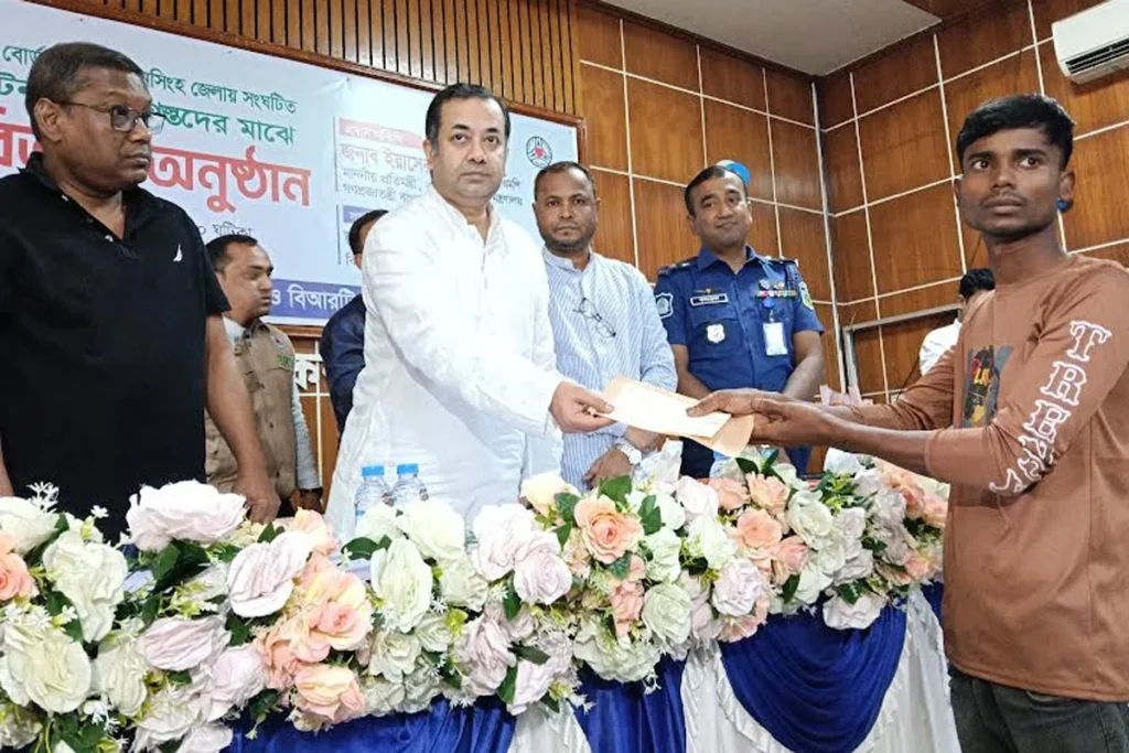 সড়ক দুর্ঘটনা রোধে জনসাধারণের সচেতনতার ওপর গুরুত্বারোপ তথ্য প্রতিমন্ত্রীর