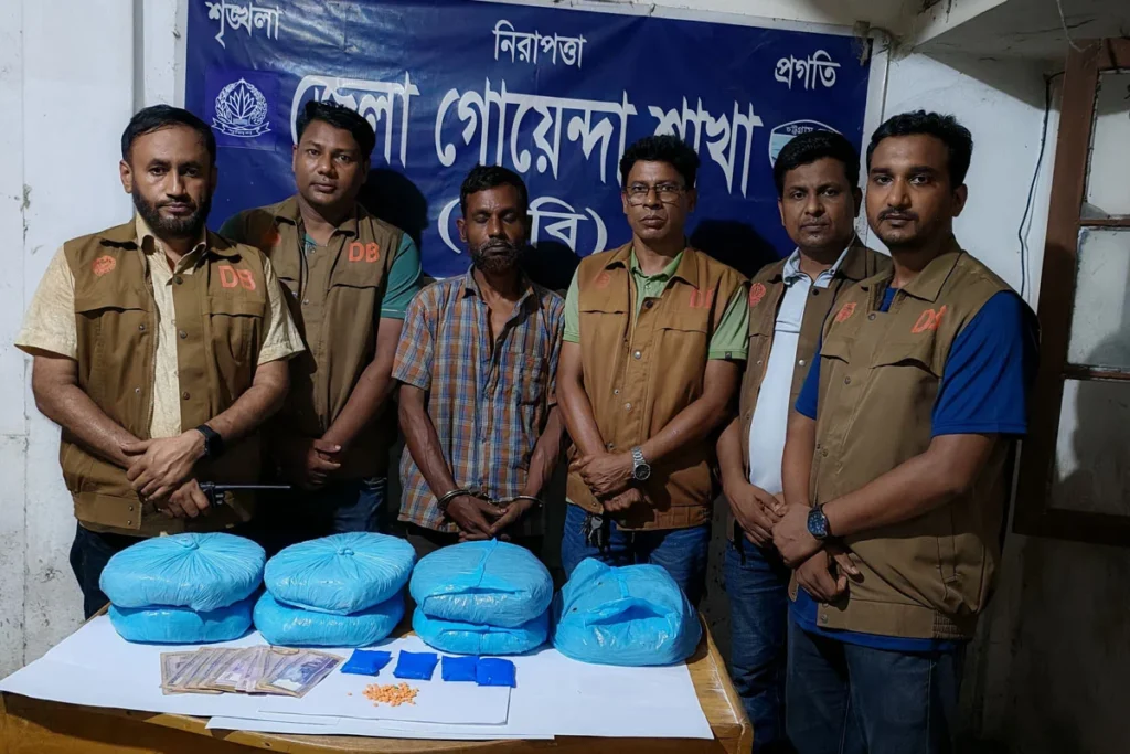 নোয়াখালীতে মেকানিক দোকানের আড়ালে মাদক কারবার: ইয়াবা, গাঁজা ও নগদ টাকাসহ গ্রেপ্তার ১