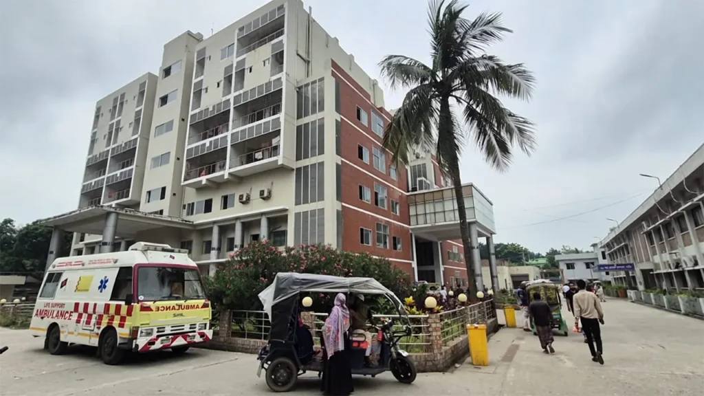 নাটোর আধুনিক সদর হাসপাতালে চিকিৎসাধীন শিশুর মাকে সংঘবদ্ধ ধর্ষণের অভিযোগ