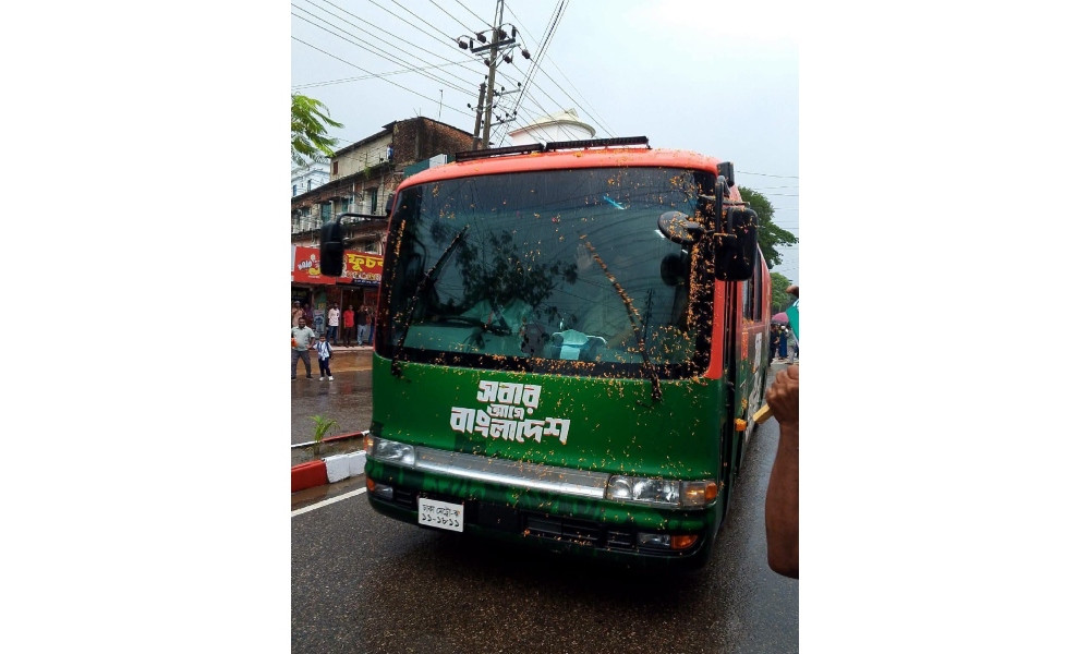 প্রতিকূল আবহাওয়া উপেক্ষা করে মৌলভীবাজারে প্রধানমন্ত্রী