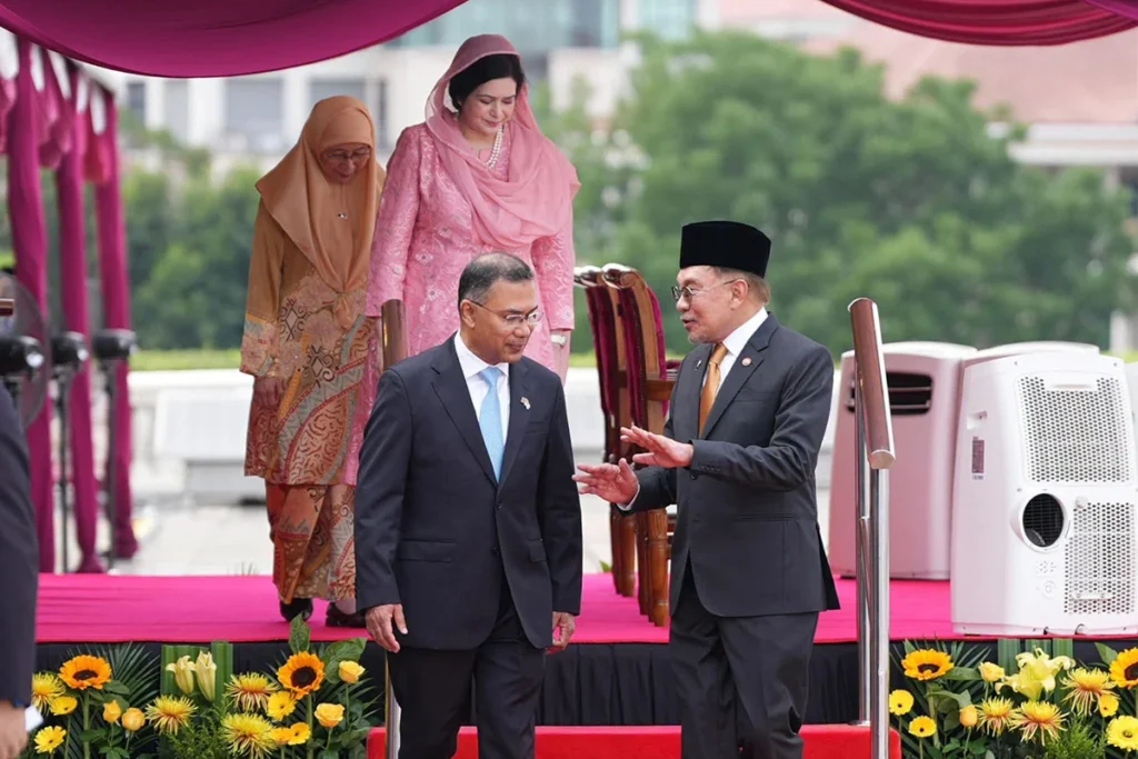 মালয়েশিয়ায় তারেক রহমান ও আনোয়ার ইব্রাহিমের একান্ত বৈঠক: বহুমুখী সহযোগিতার আশ্বাস