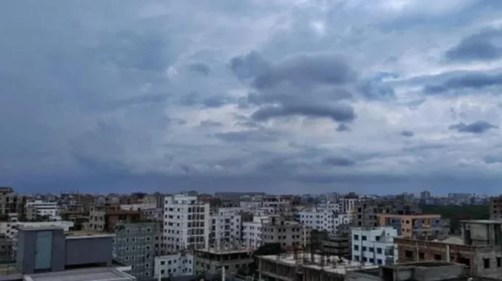 ঢাকার আকাশ মেঘাচ্ছন্ন, বজ্রবৃষ্টির পূর্বাভাস