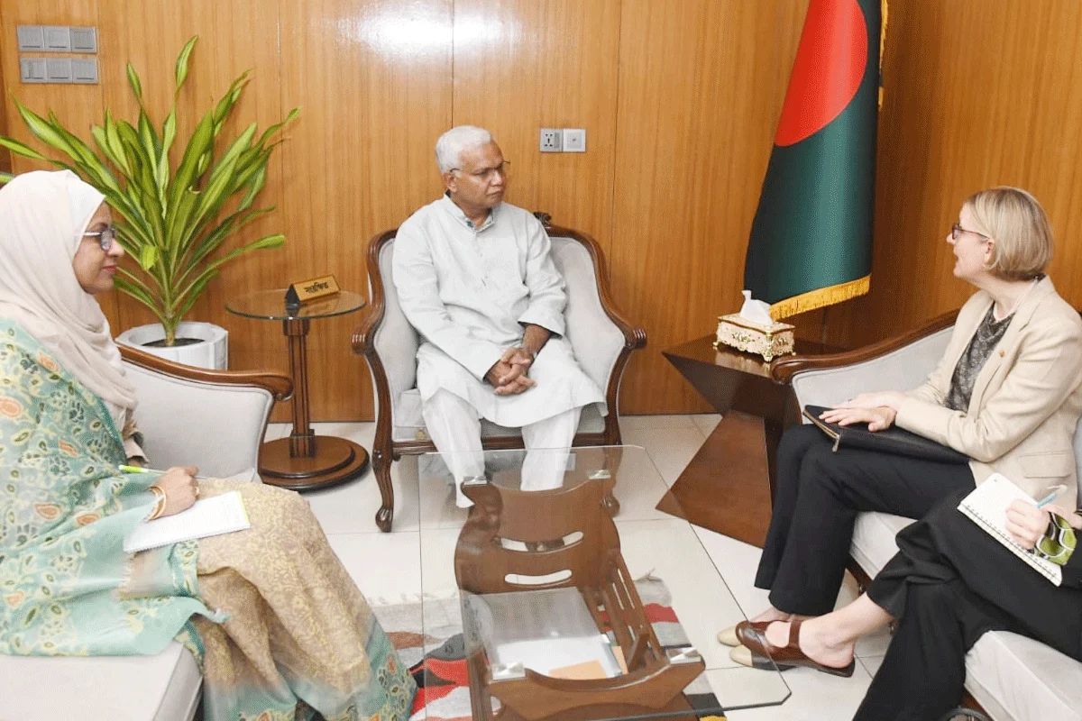 যুক্তরাজ্যের হাইকমিশনারের সঙ্গে মহিলা ও শিশু বিষয়ক এবং সমাজকল্যাণমন্ত্রীর সৌজন্য সাক্ষাৎ