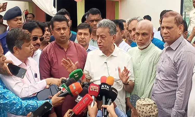 চট্টগ্রামে বন্যায় সাত লাখ মানুষ ক্ষতিগ্রস্ত: ত্রাণ ও পুনর্বাসন কার্যক্রম জোরদার