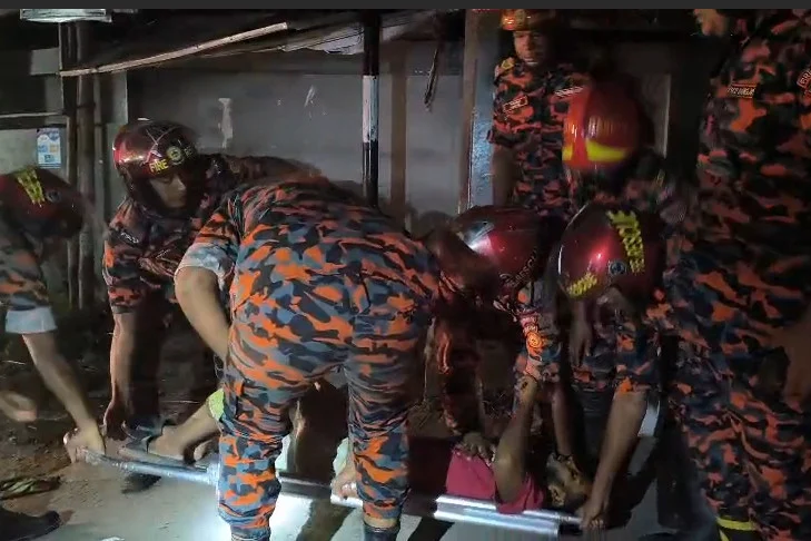ঢাকা-মাওয়া এক্সপ্রেসওয়ের ছনবাড়ীতে উদ্ধার অজ্ঞাতপরিচয় ছিনতাইয়ের শিকার ব্যক্তি
