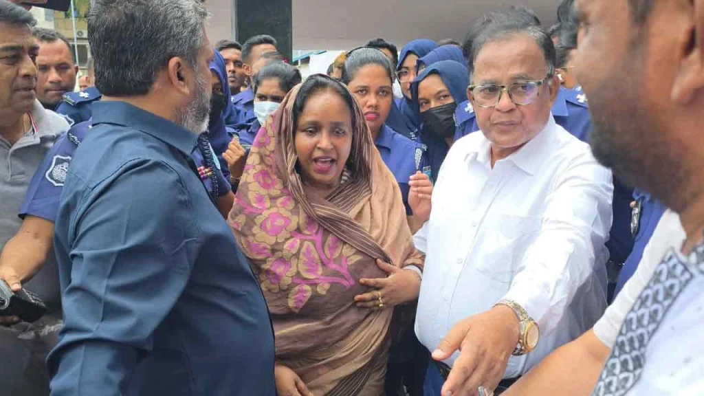 পুলিশের ওপর হামলার মামলায় হাজিরা দিলেন সাবেক মেয়র সেলিনা হায়াৎ আইভী