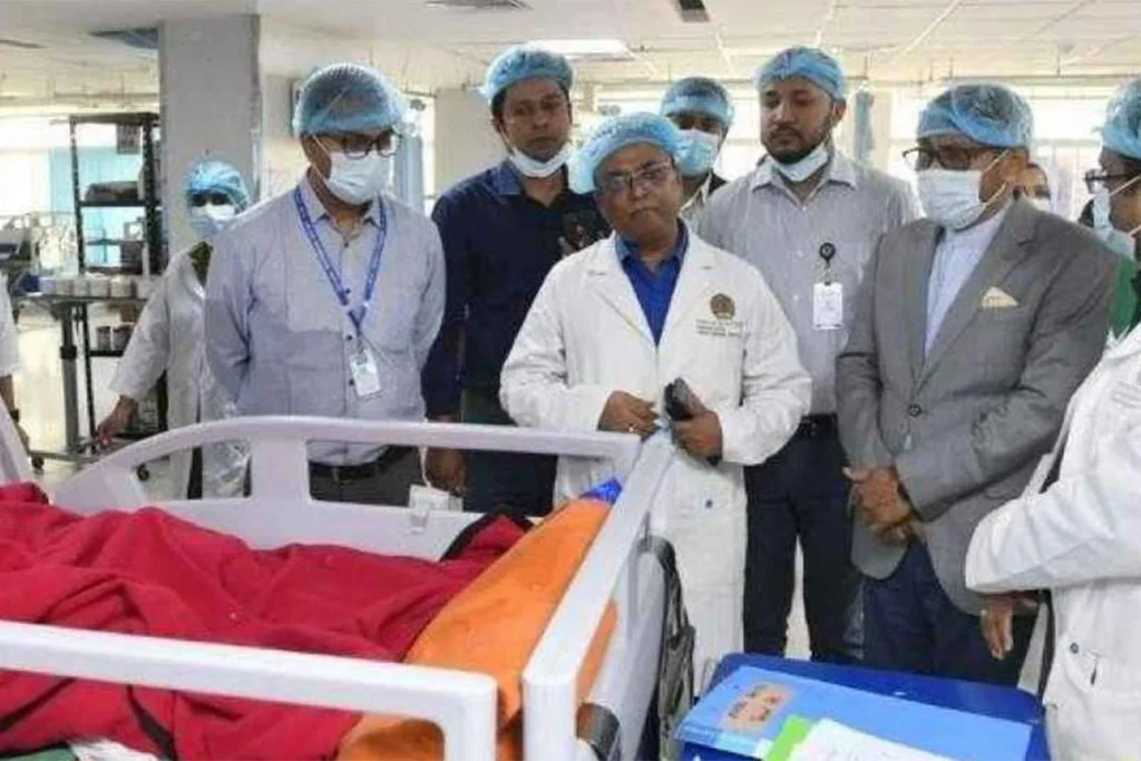 গুলিস্তানে সেলুনে বিস্ফোরণ: দগ্ধ ১০ জনের চিকিৎসায় সর্বোচ্চ গুরুত্বের নির্দেশ স্বাস্থ্যমন্ত্রীর
