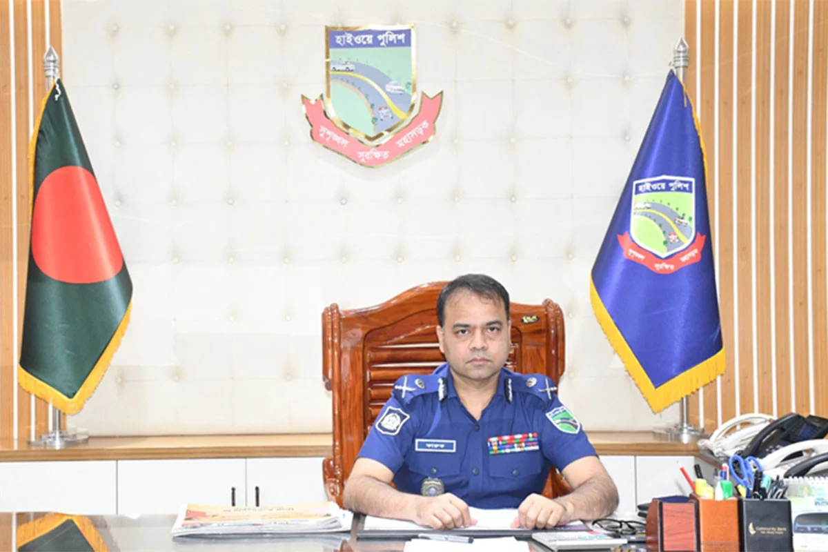 হাইওয়ে পুলিশের অতিরিক্ত মহাপরিদর্শক হিসেবে দায়িত্ব নিলেন ফারুক আহমেদ