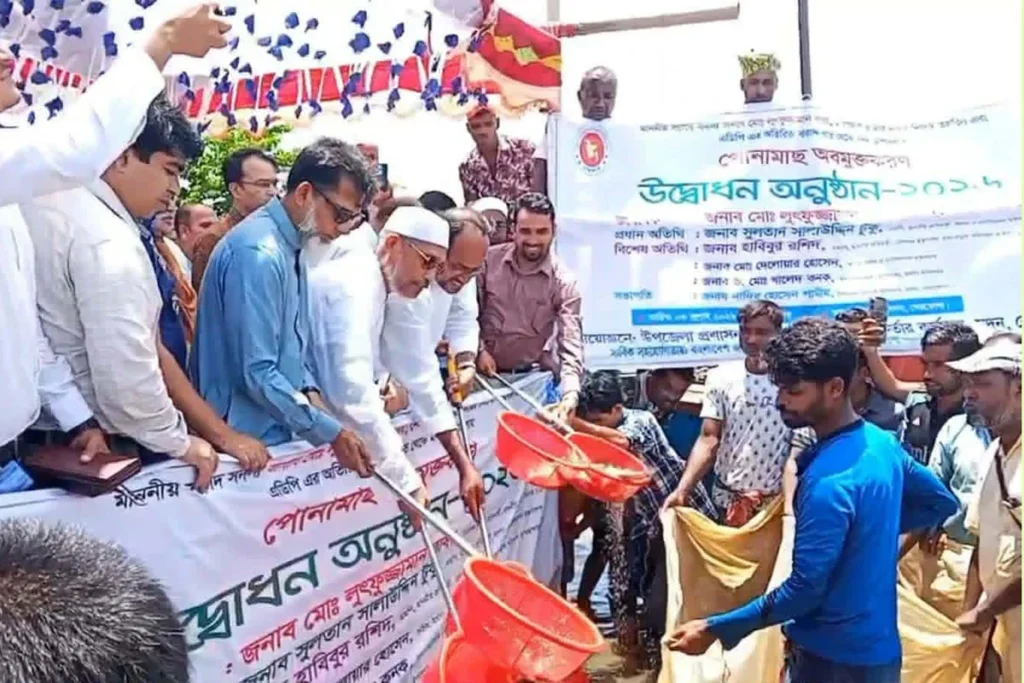 উচিতপুরে দেশীয় মাছের পোনা অবমুক্ত; প্রকৃত জেলেদের অধিকার নিশ্চিতের আশ্বাস প্রতিমন্ত্রীর