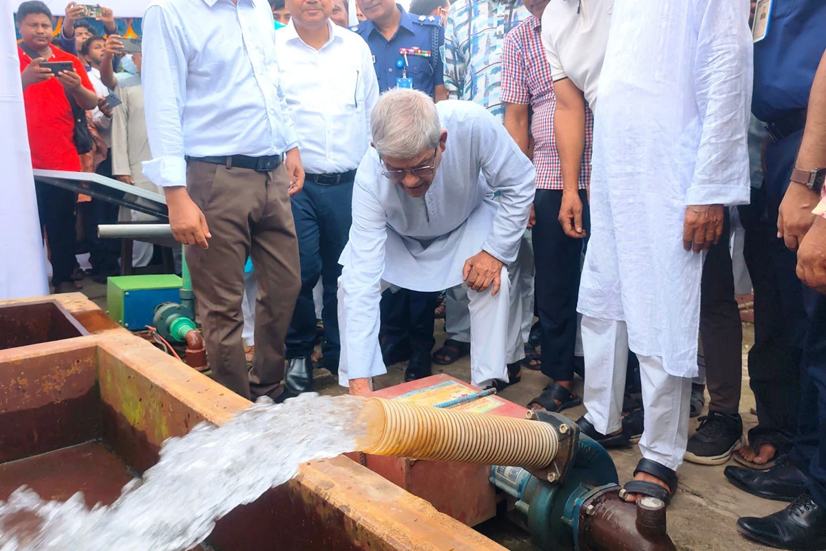 দেশীয় প্রযুক্তির সোলার সেচপাম্প দেশব্যাপী ছড়িয়ে দেওয়ার ঘোষণা স্থানীয় সরকার মন্ত্রীর
