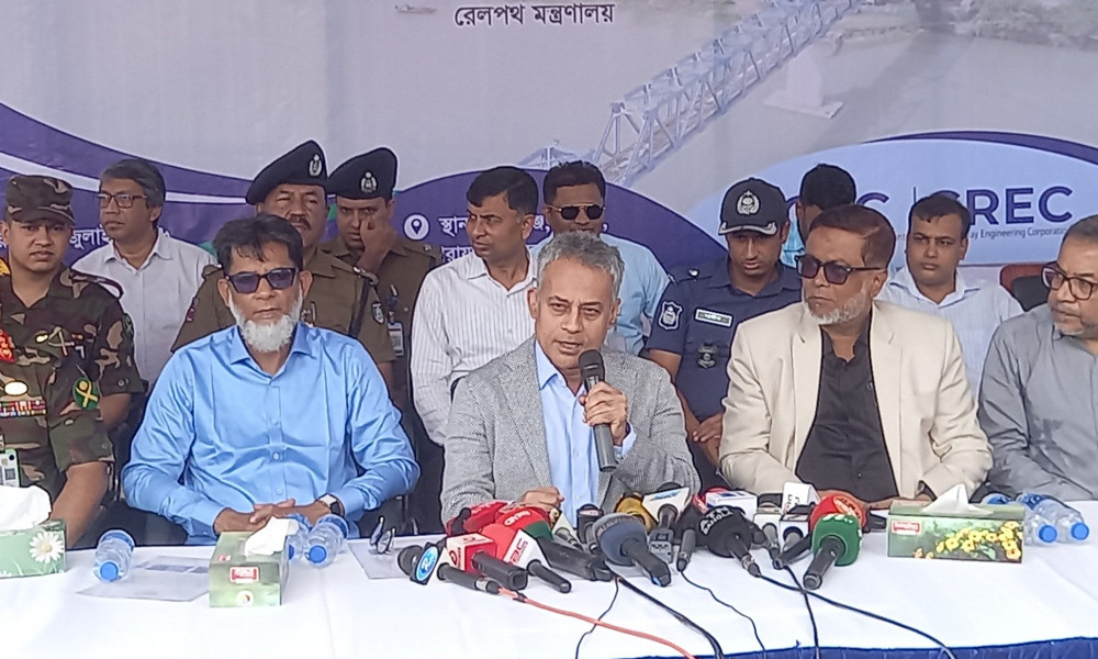 পদ্মা রেল সেতুর নিচে মাটি অপসারণ প্রকল্পের অংশ, নিরাপত্তার ঝুঁকি নেই: রেলমন্ত্রী