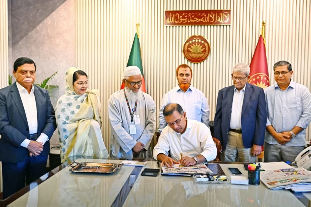 জাতীয় পল্লী উন্নয়ন দিবস উপলক্ষে স্মারক ডাকটিকিট উন্মোচন করলেন প্রধানমন্ত্রী