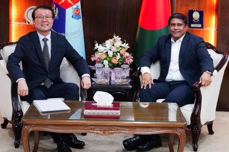 দক্ষিণ কোরিয়ার রাষ্ট্রদূতের সাথে প্রধানমন্ত্রীর প্রতিরক্ষা উপদেষ্টার সৌজন্য সাক্ষাৎ