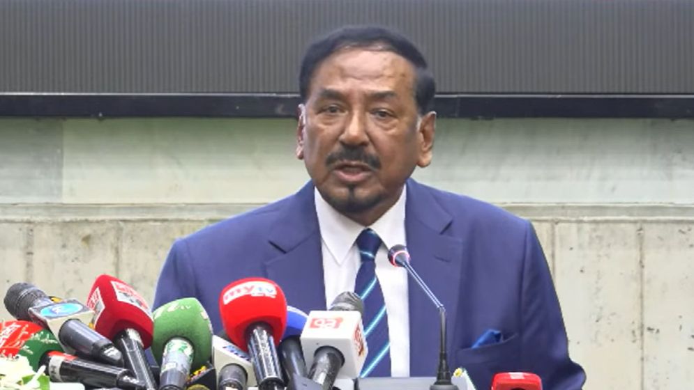 অসুস্থতাজনিত কারণে রাষ্ট্রপতির পদত্যাগ, ভারপ্রাপ্ত রাষ্ট্রপতির দায়িত্ব নিলেন স্পিকার হাফিজ উদ্দিন আহমদ